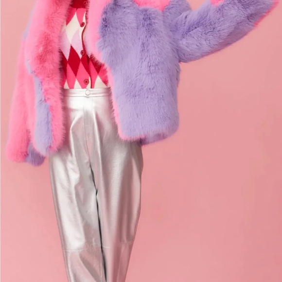 NEW WITH TAG, gorgeous statement faux fur coat - Picture 2 of 3